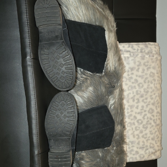 UGG Women's Black Winter Boots - Picture 14 of 16